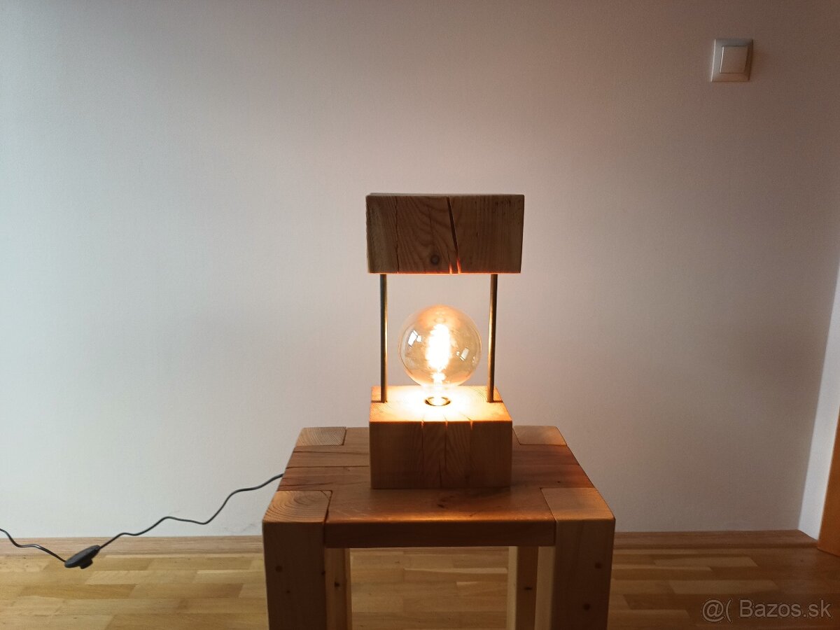 Drevená lampa