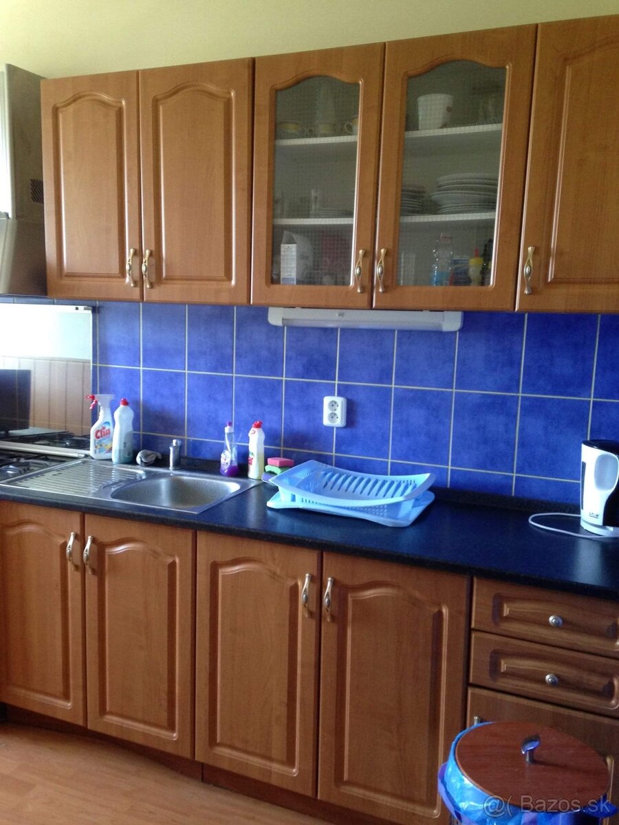 Prenajom 1veľka izba v 3 izbovom byte