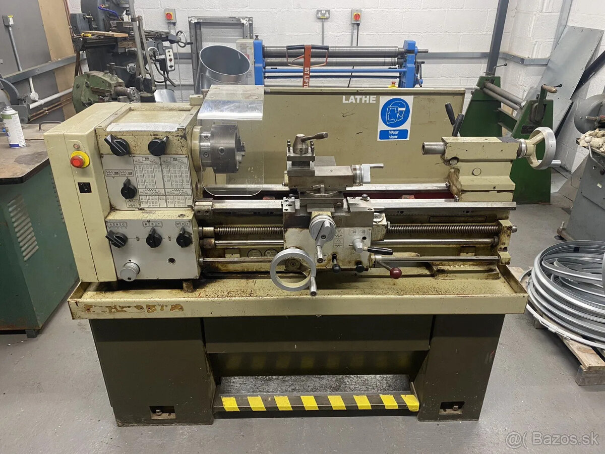 Sústruh na kov Harrison M300 so skrutkami