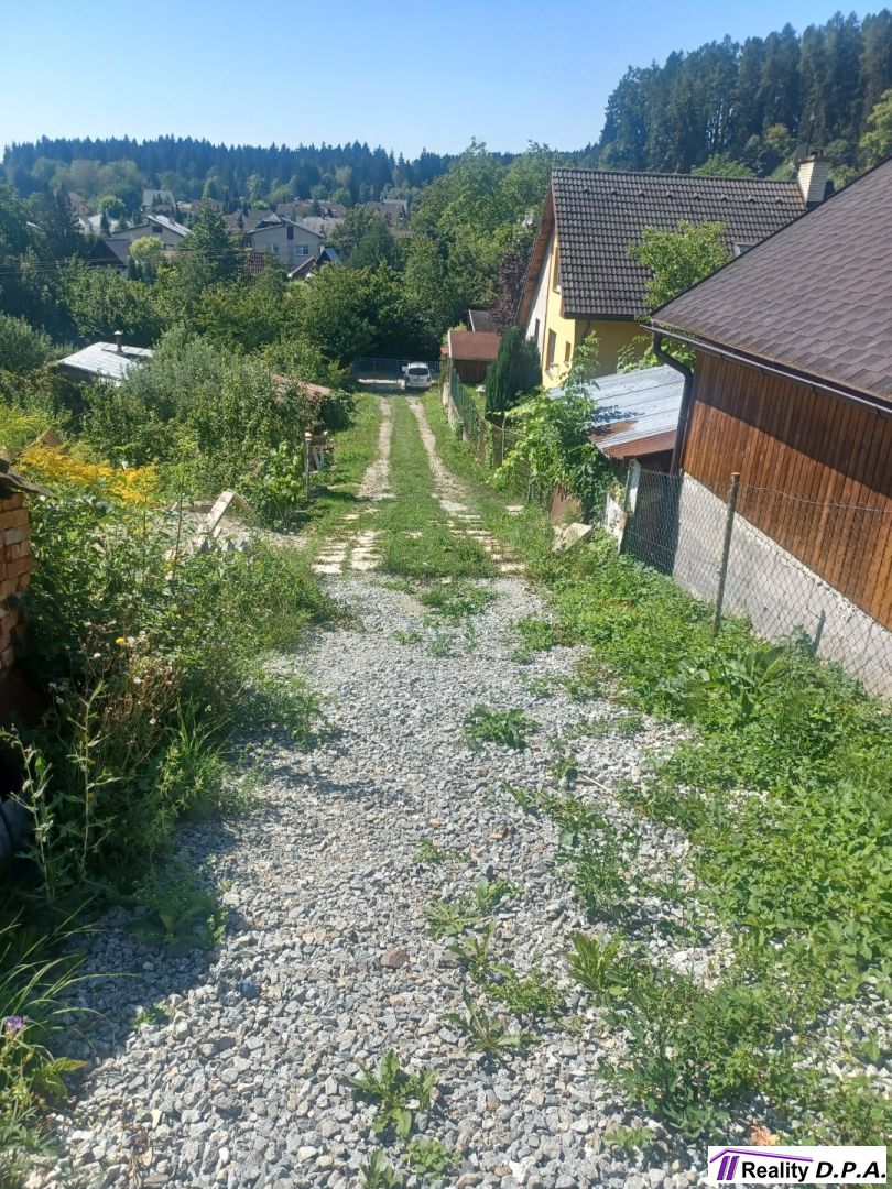 Na predaj rekreačný pozemok so záhradnou chatkou v osade Kol