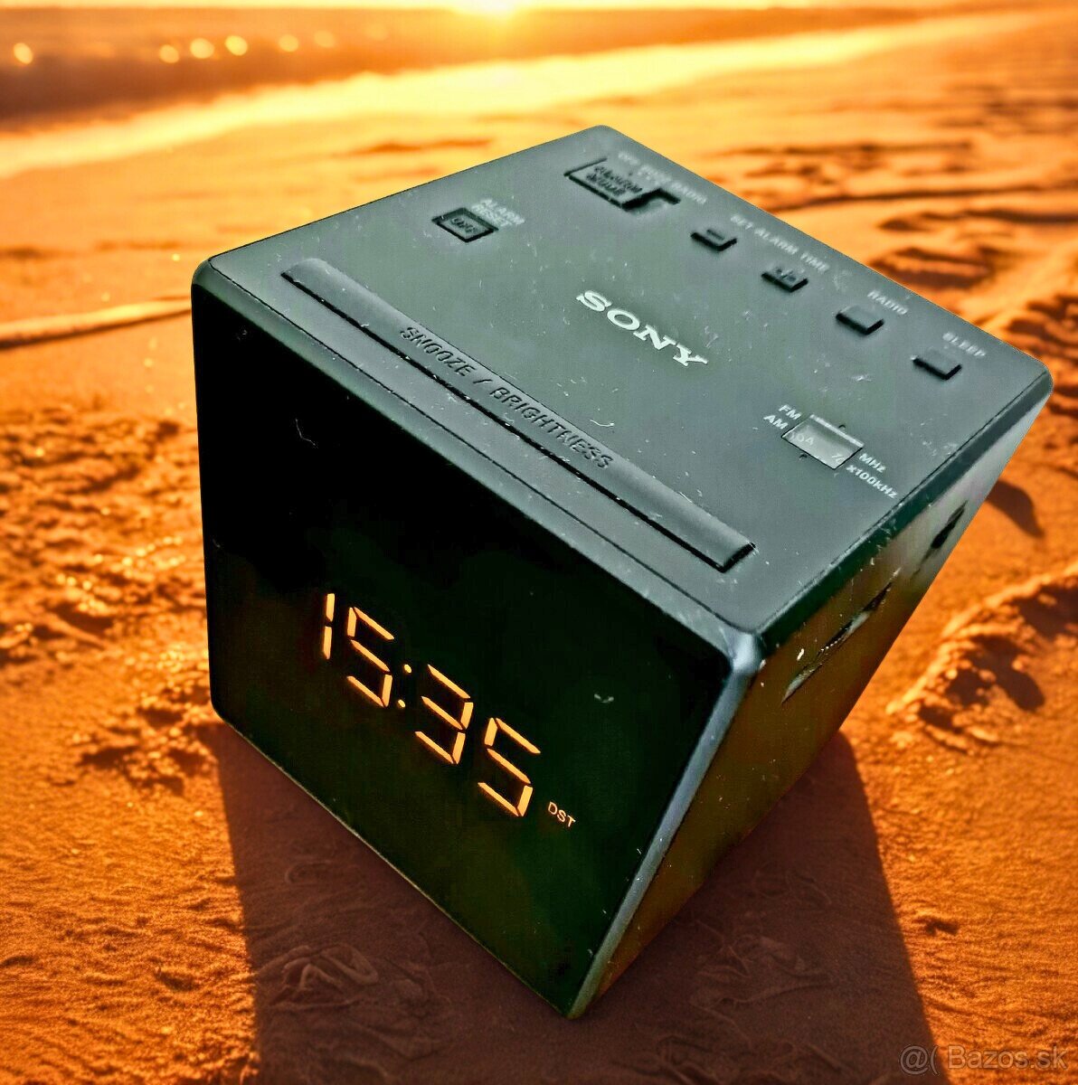 LED budík s rádiom