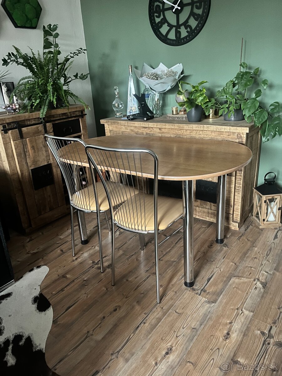 Predám kuchynský stô a 4 stoličky