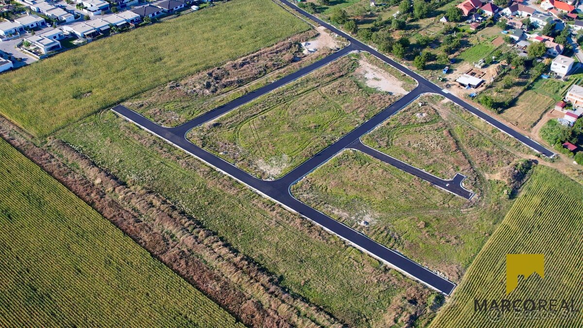 STAVEBNÉ POZEMKY v obci ZVONČÍN len 8 km od Trnavy,všetky IS