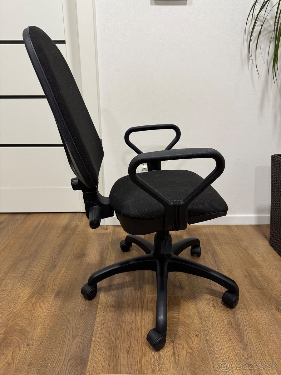 Kancelárska stolička