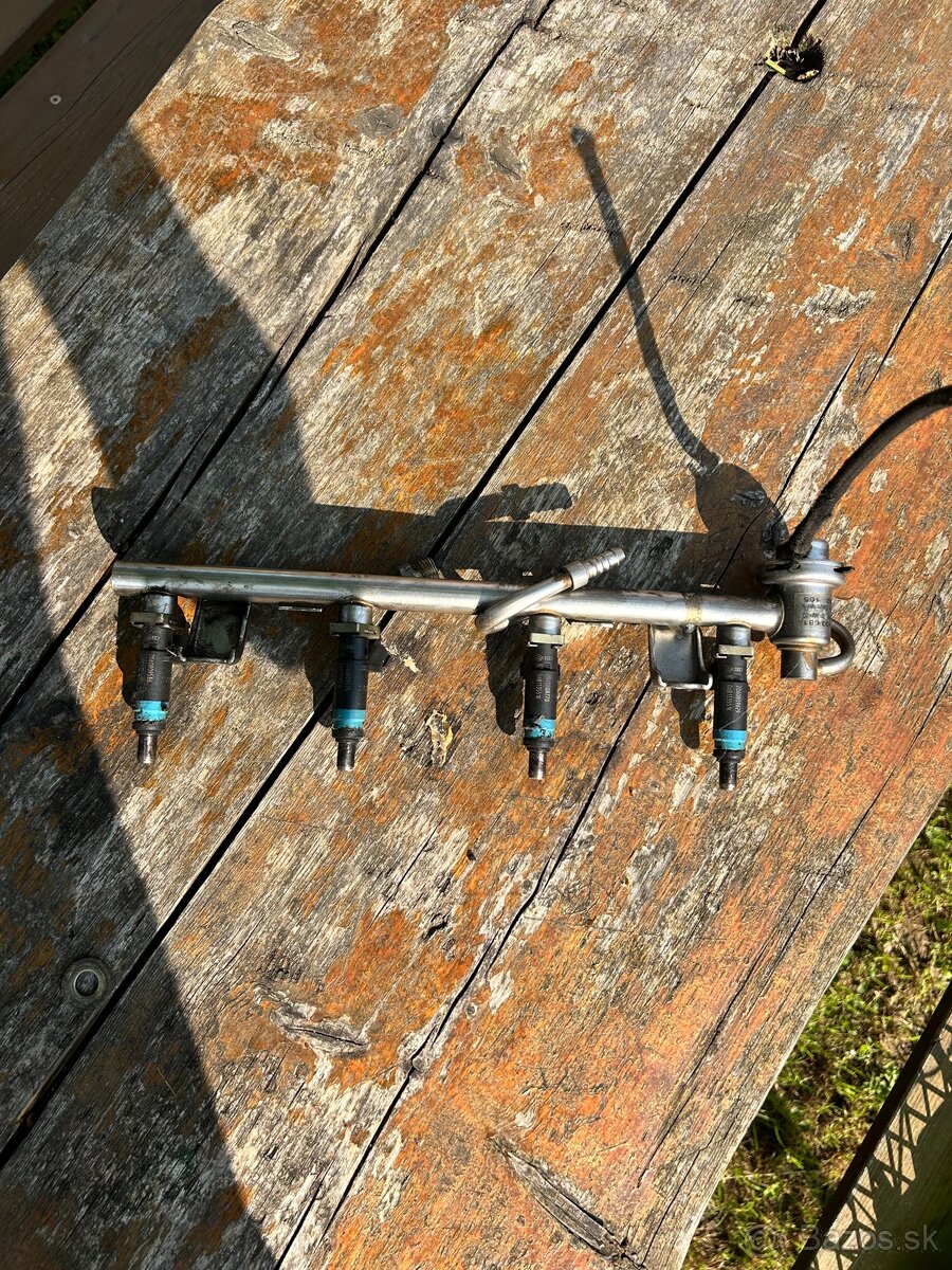 Predám palivovú rampu so vstrekovačmi – Audi A4 B6 (benzín)