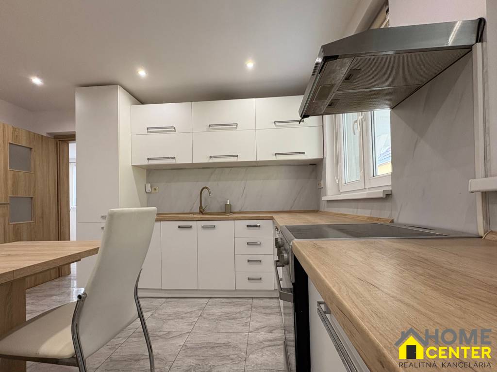 NA PREDAJ 4 izbový zrekonštruovaný rodinný dom v Kolárove