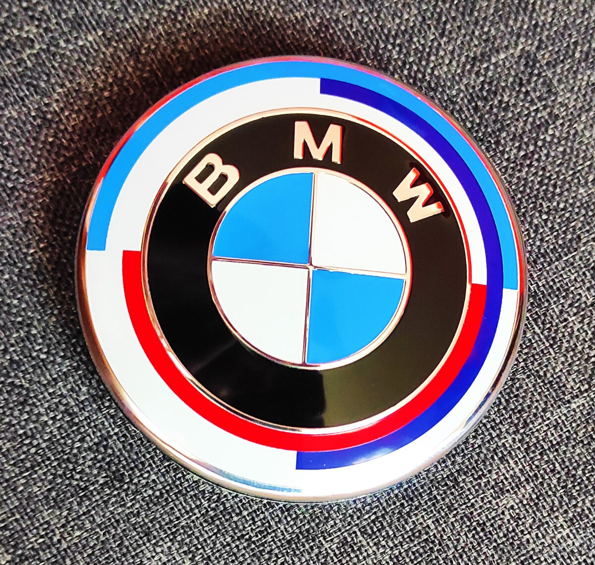 kryty náboja – 50. výročie BMW M - č.1