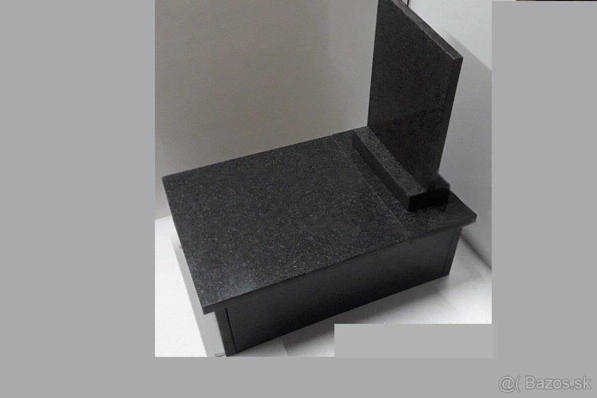 žulová urnová hrobka