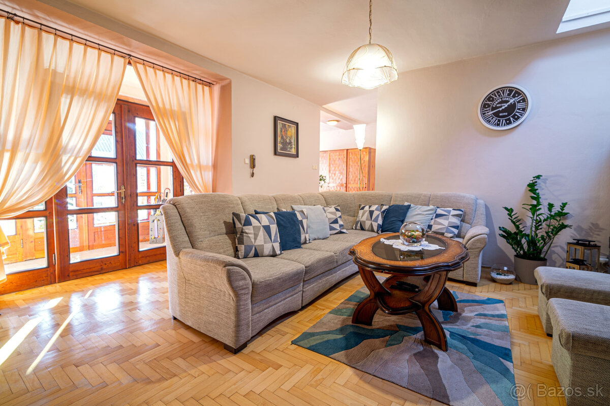 Na predaj dva rodinné domy na jednom pozemku v Krásnohorskom