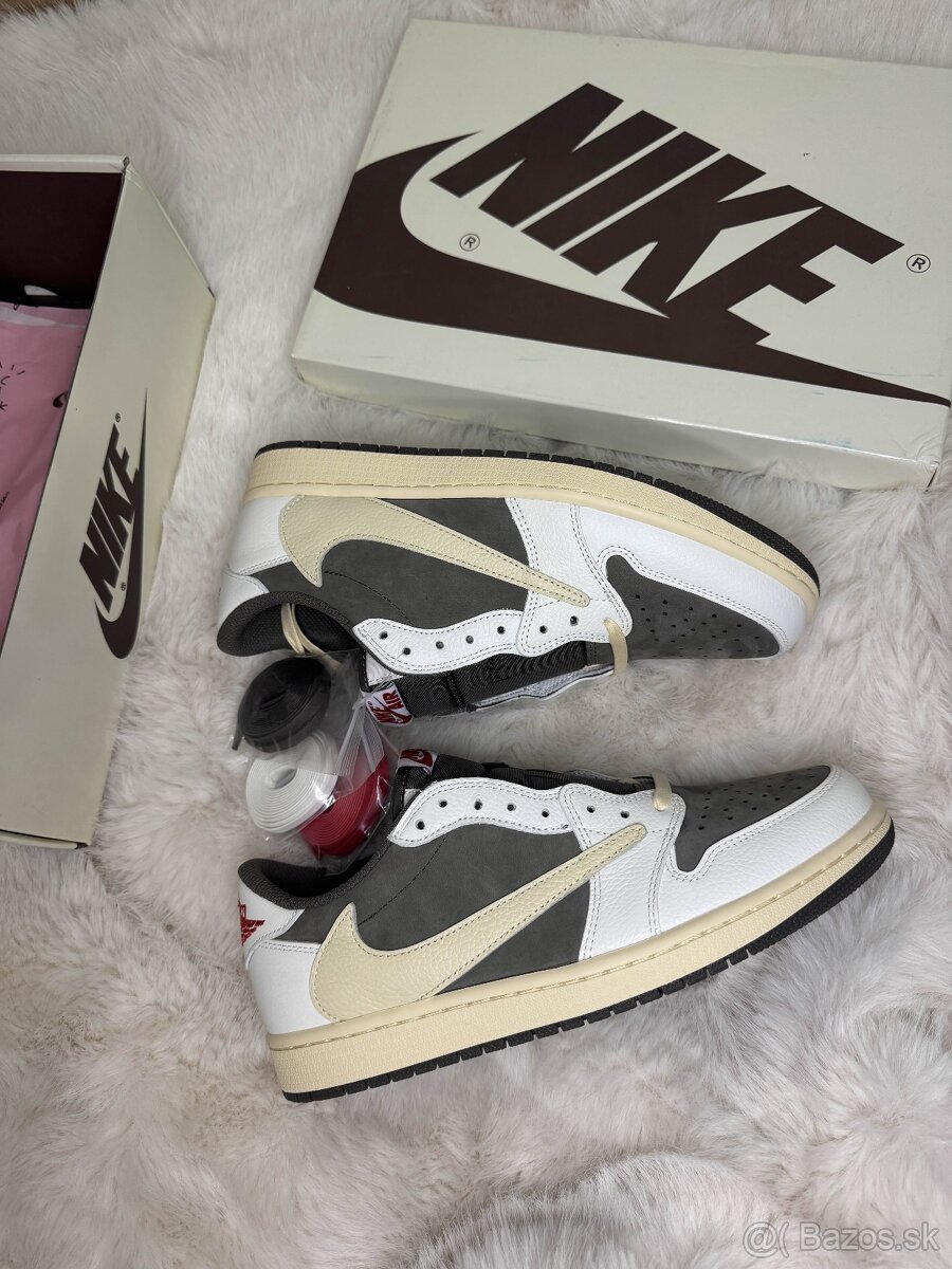 Jordan 1 Low x Travis Scott Reverse Mocha