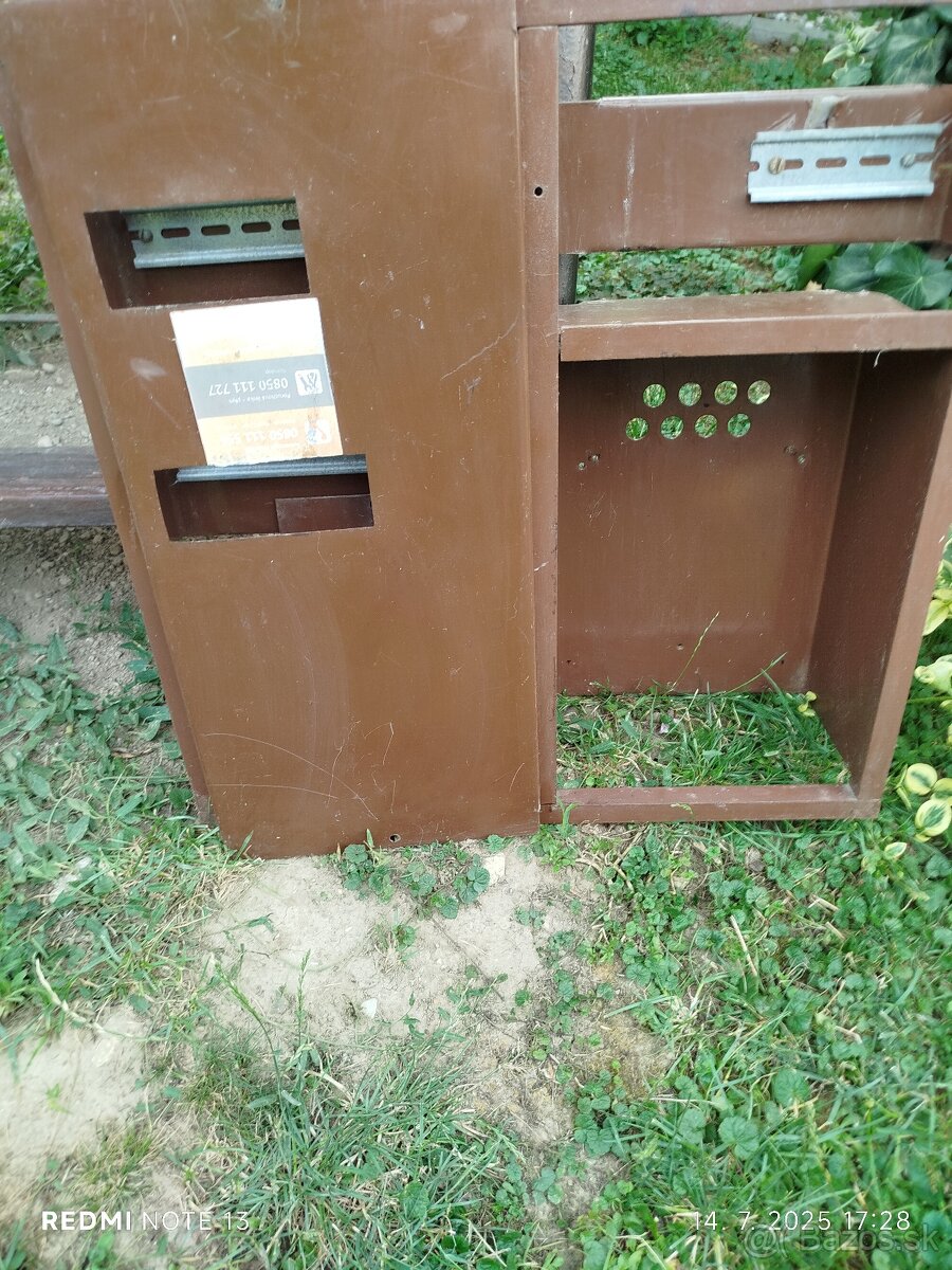 Elektromerova rozvadzacova zapustena skrina