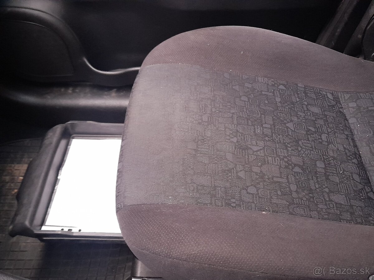 Opel zafira 1,8 benzin 85kw