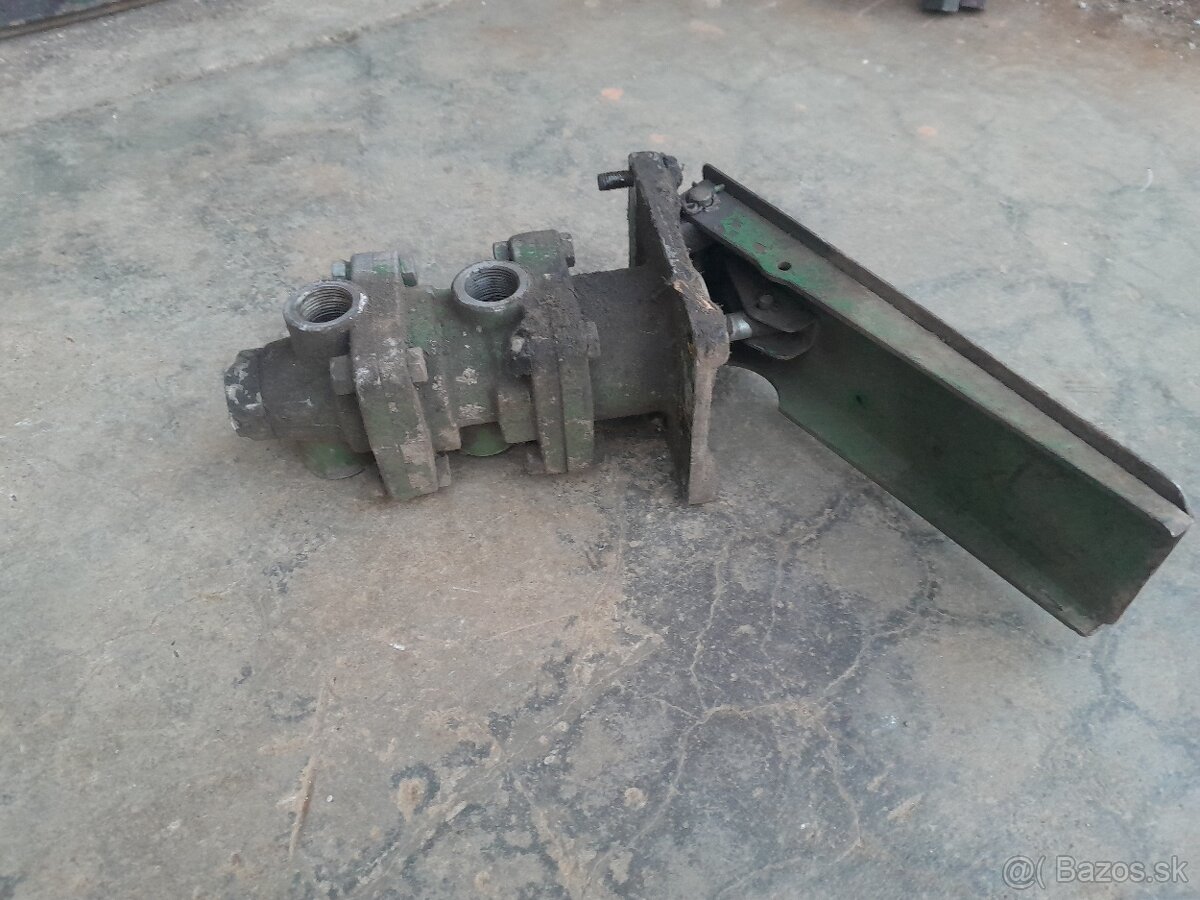 Brzdovy pedal lkt80