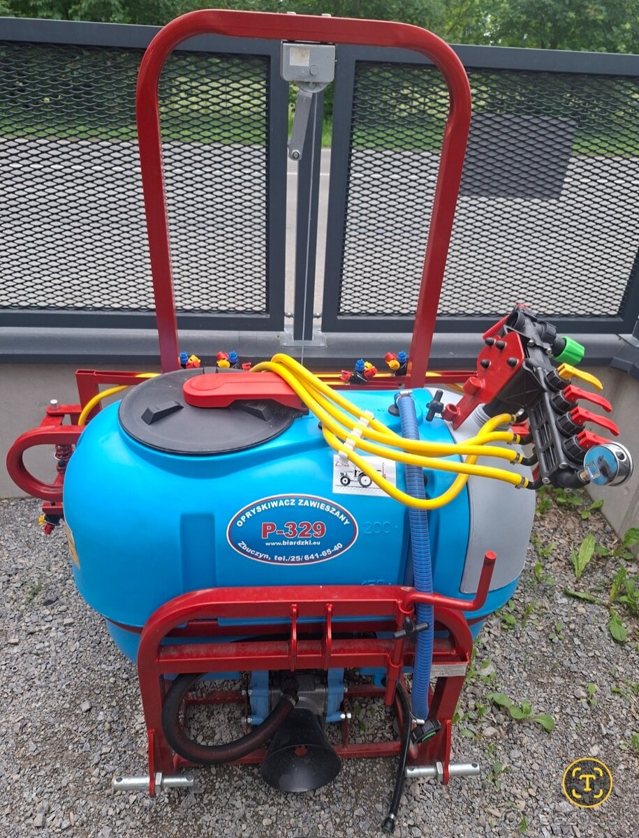 Predam postrekovac traktor Zetor