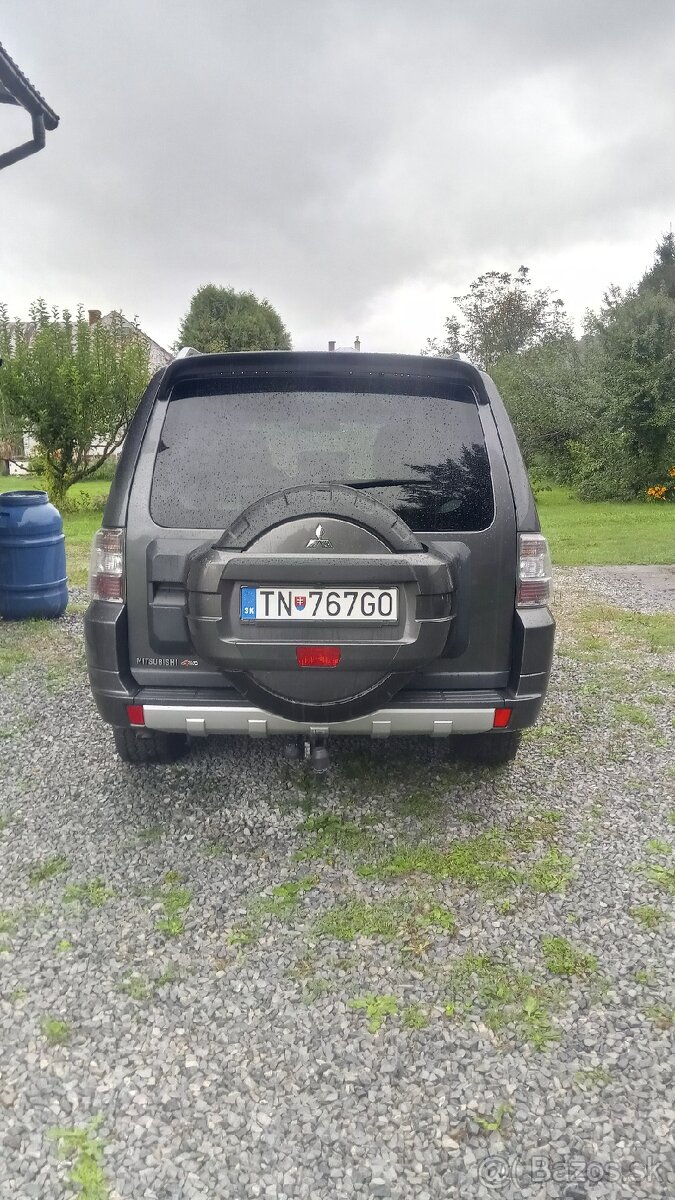 Mitsubishi Pajero 4 Kryt rezervy