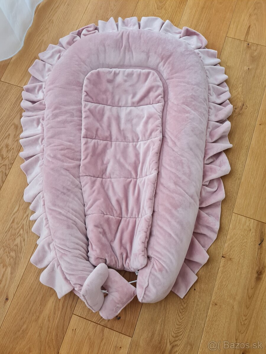 Zamatové hniezdo pre babätká