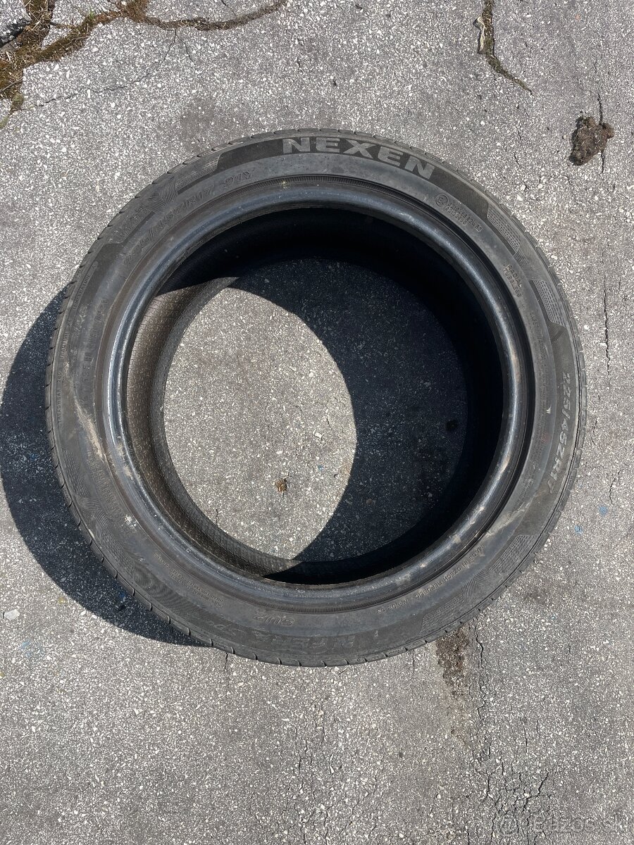 225/45 R17 letne Nexen