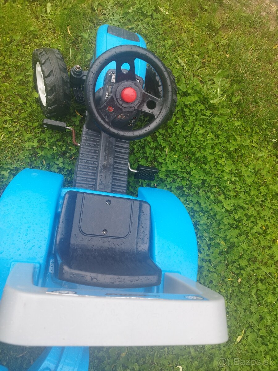 Traktor s vlečkou