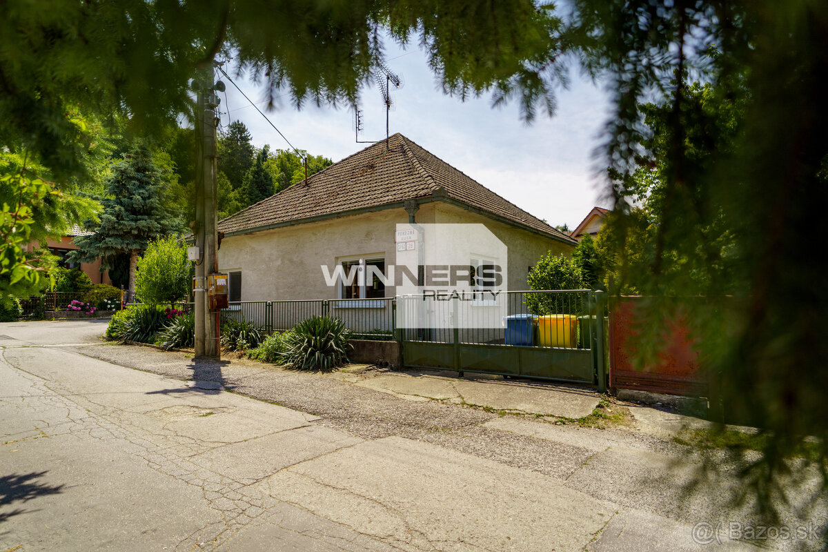 Na predaj rodinný dom v obci Banka, s pozemkom 333 m2