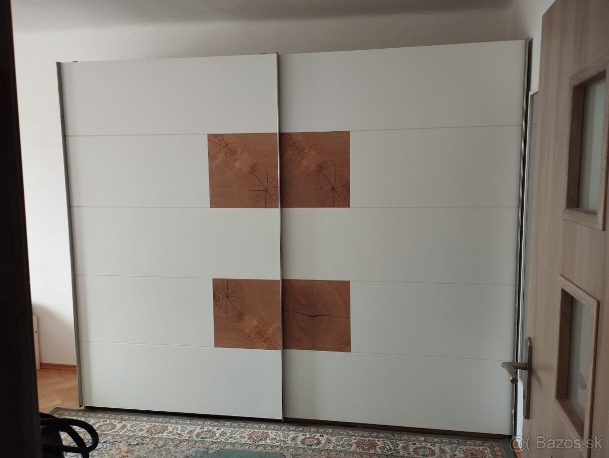 Predám šatníkovú skriňu 270 x 230 cm