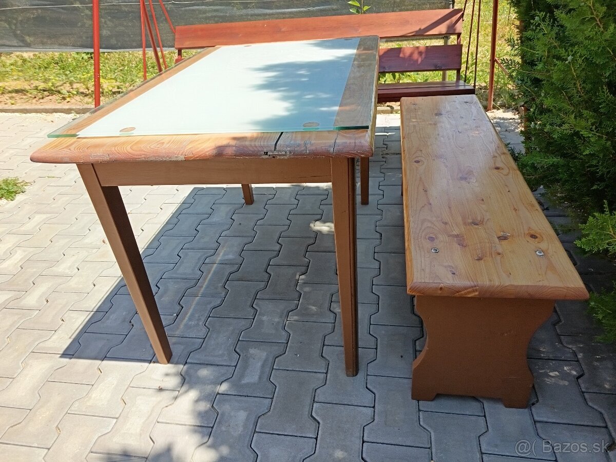 Predám záhradný set stôl a lavička.