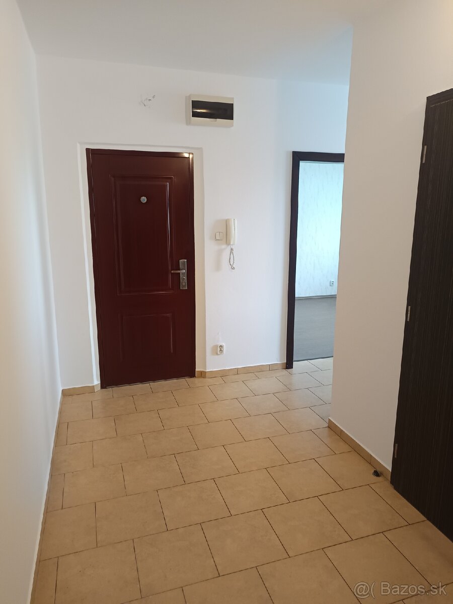 4 izbový byt s loggiou, 76m2