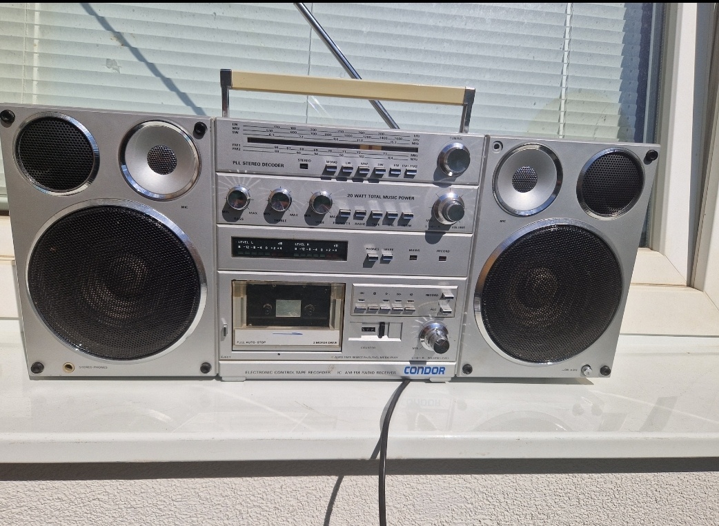 TESLA CONDOR K 304 .Prenosné Rádio