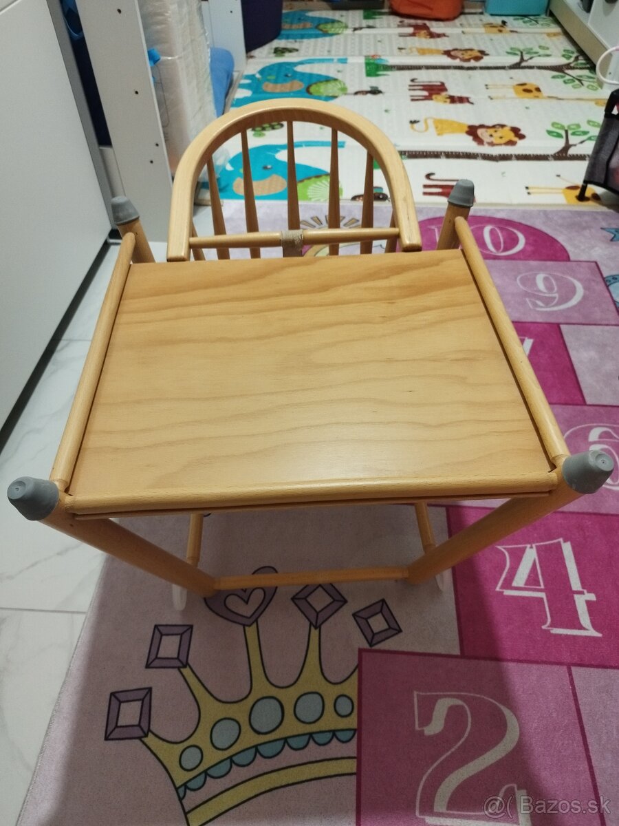 Drevená stolička na kŕmenie - stolík