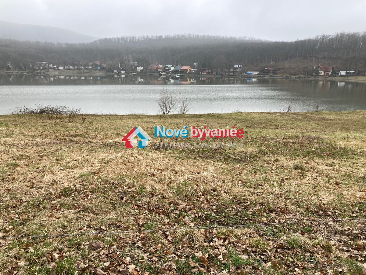 Predaj pozemku Vinianské Jazero