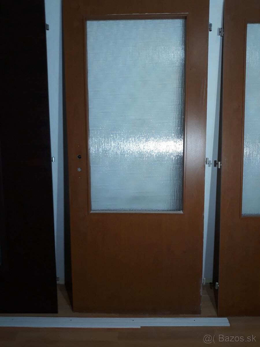 Dvere hnede so sklom 80 lave a 80 prave