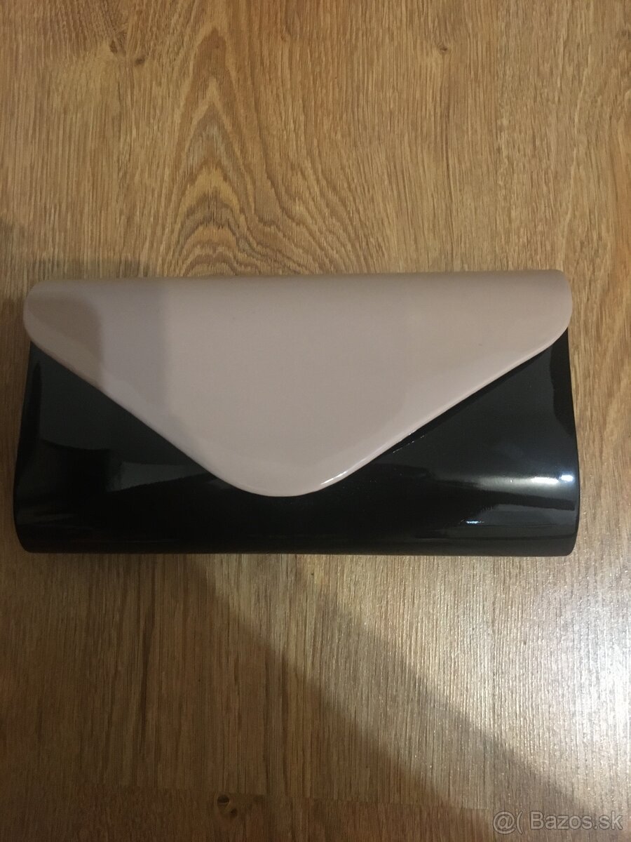 Lakovaná listová spoločenská kabelka