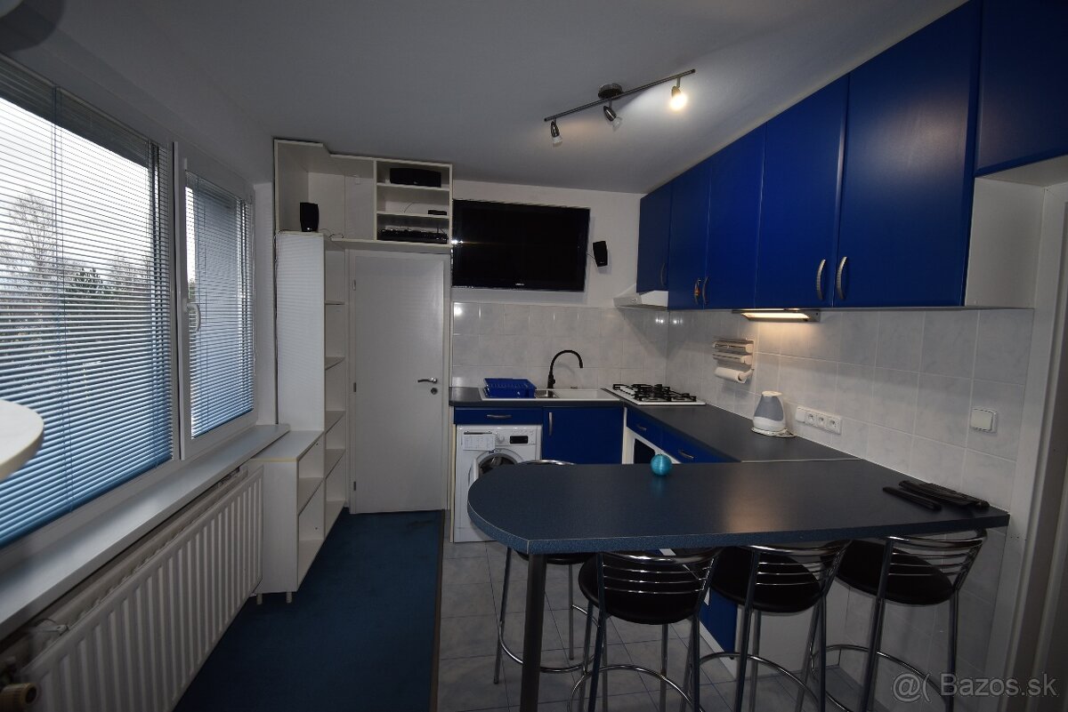 Priestranný, zrekonštruovaný 4-izbový byt, ul.Klačno