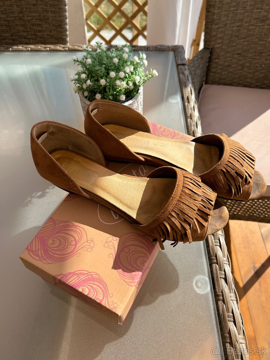 Predám hnedé sandále