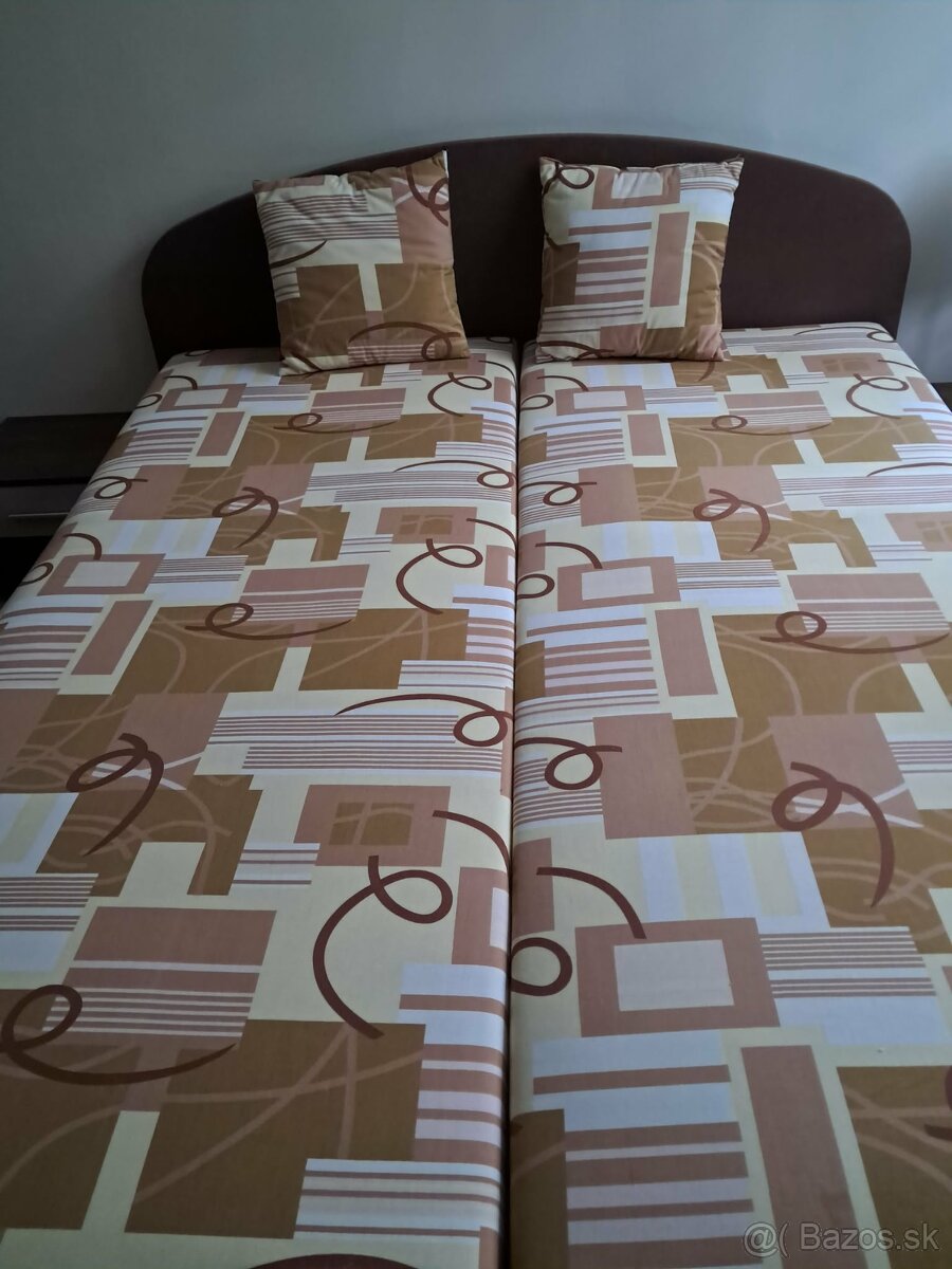 Dvojlôžková posteľ