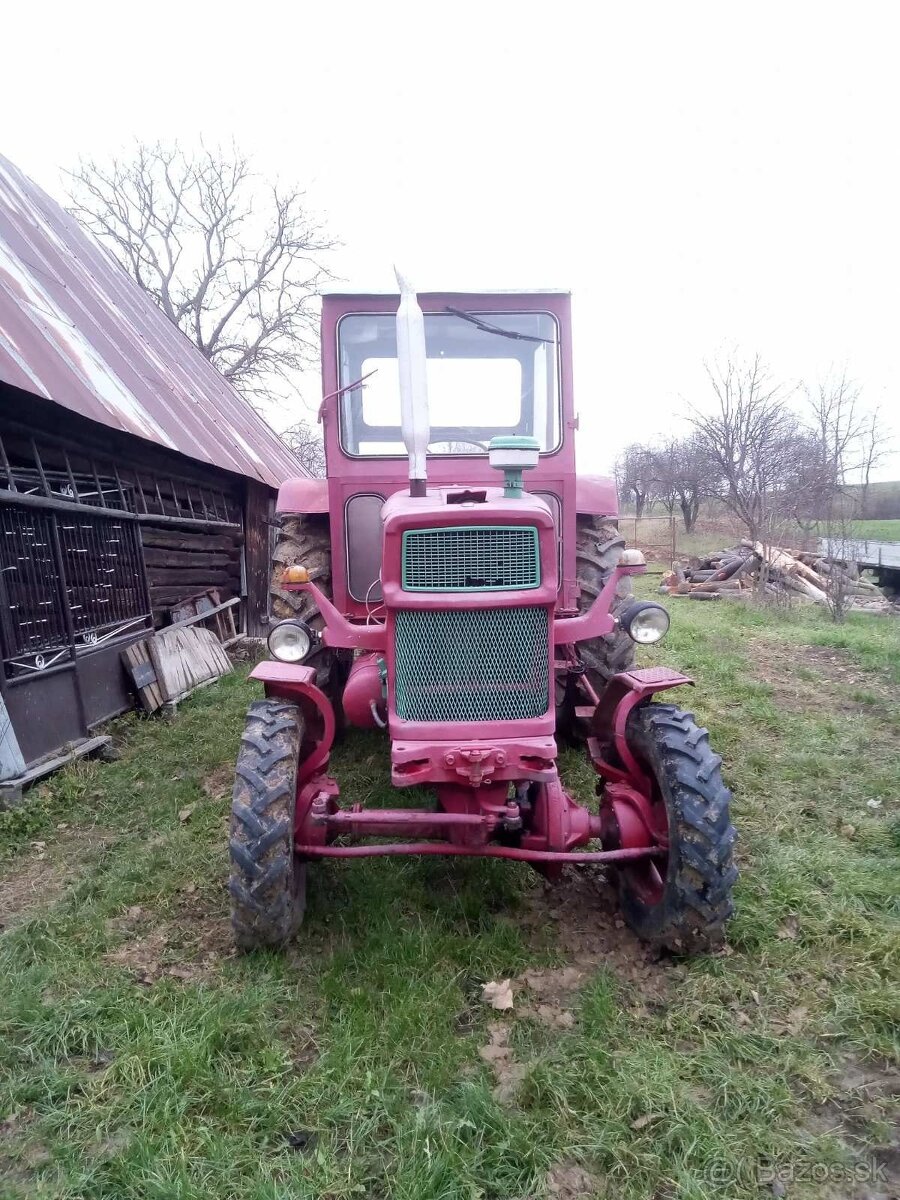 Kúpim traktor rumun