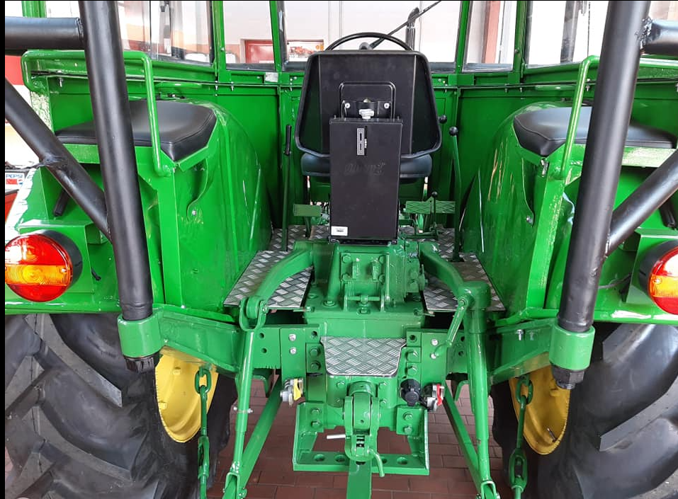 Univerzalnu odpruženu sedacku (sedadlo) na traktor zetor , u