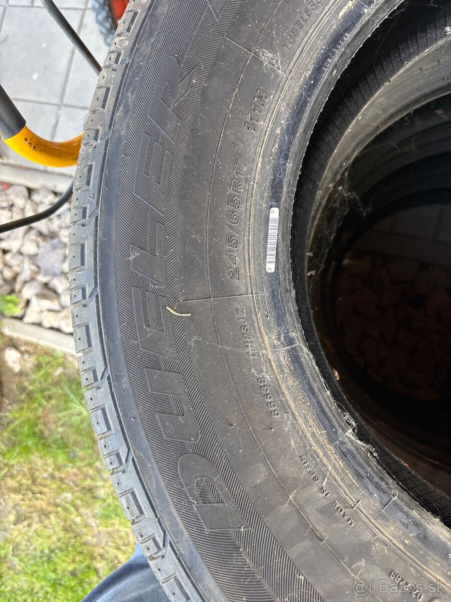 Predám 4x letné pneu. 245/65 R17
