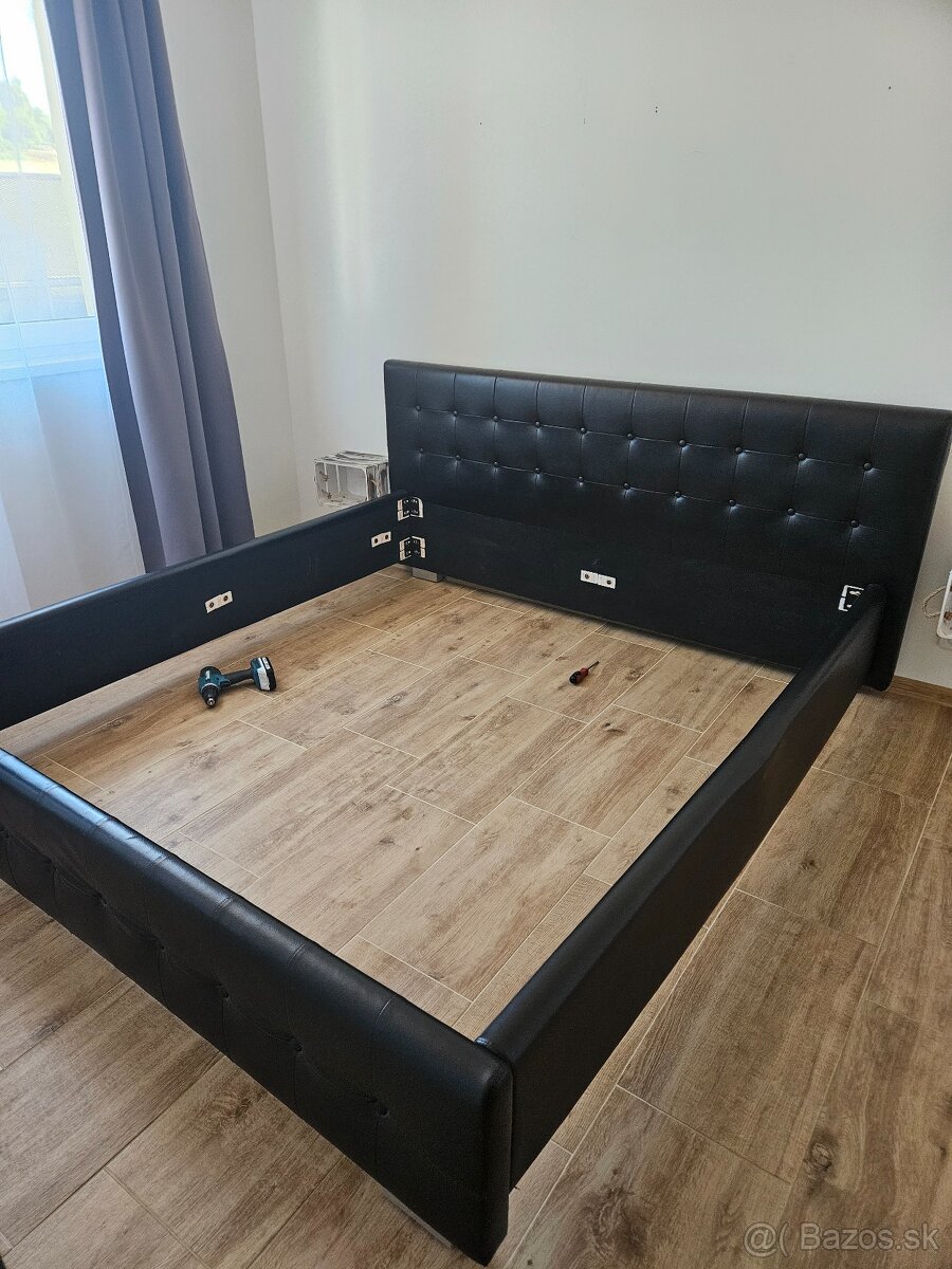 Manželská postel 200/180.