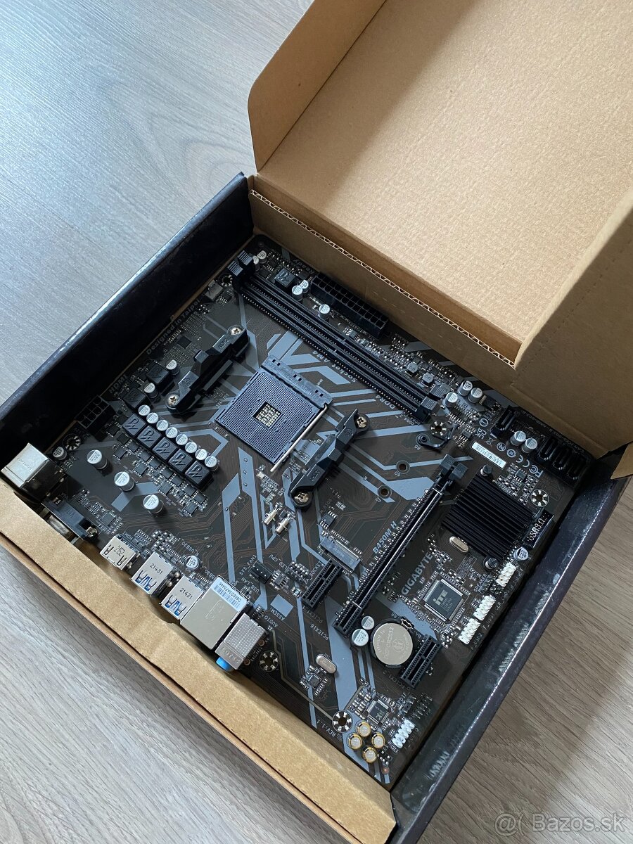 MB - GIGABYTE A250M S2H
