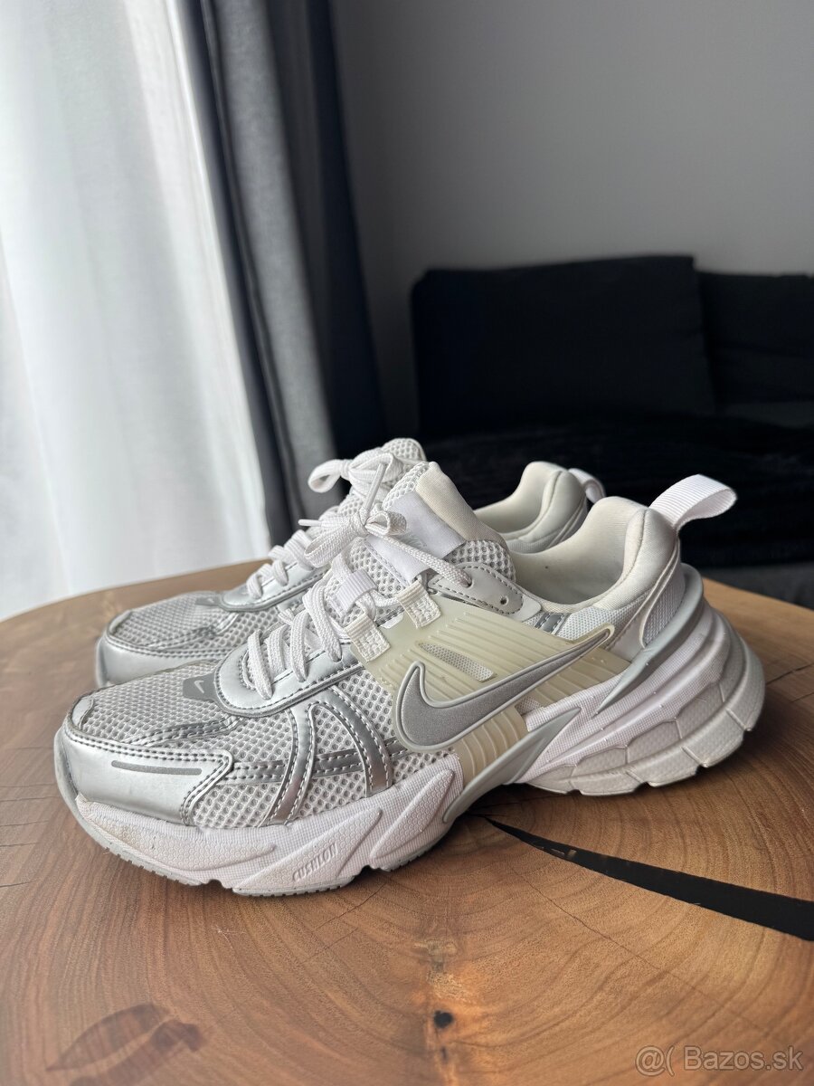 Nike V2K Run