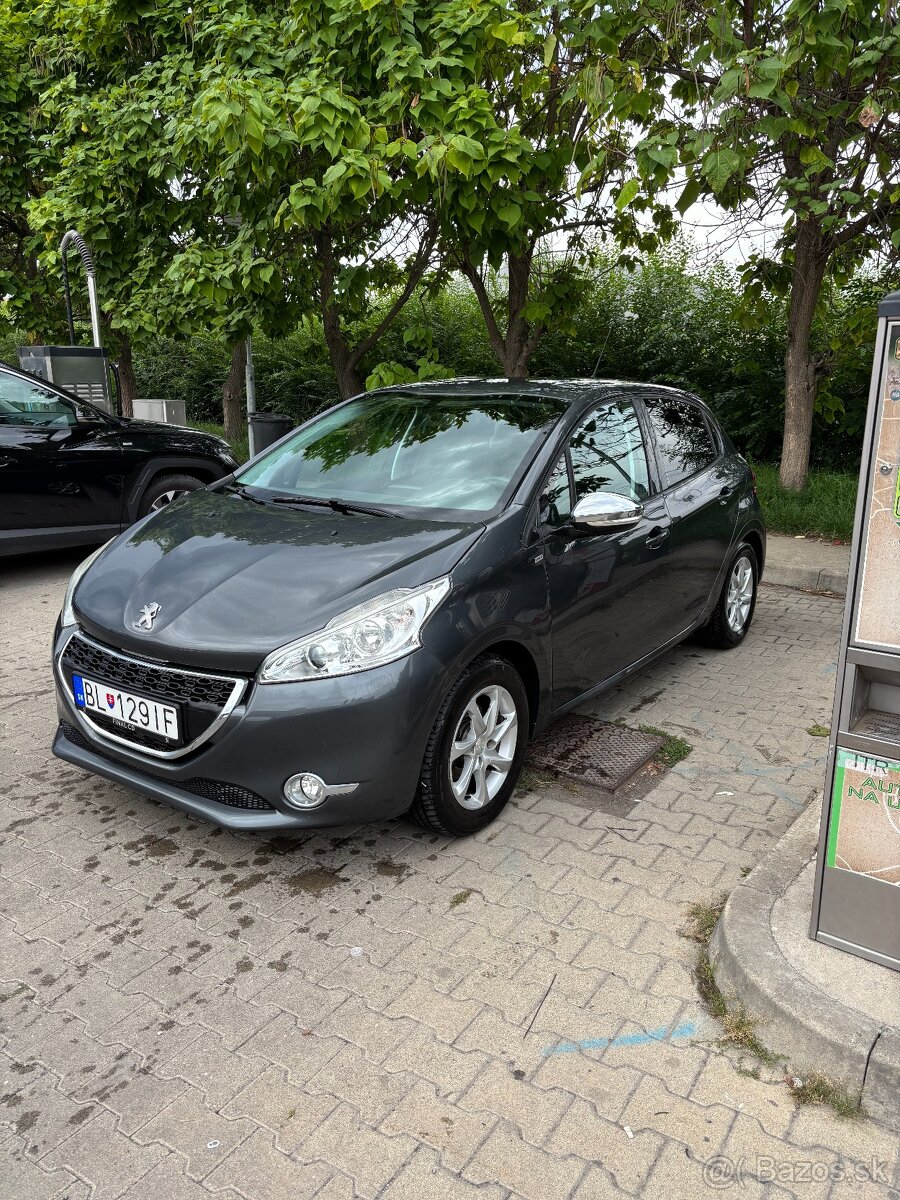 Peugeot 208 / 2014 / 1.2 Benzín