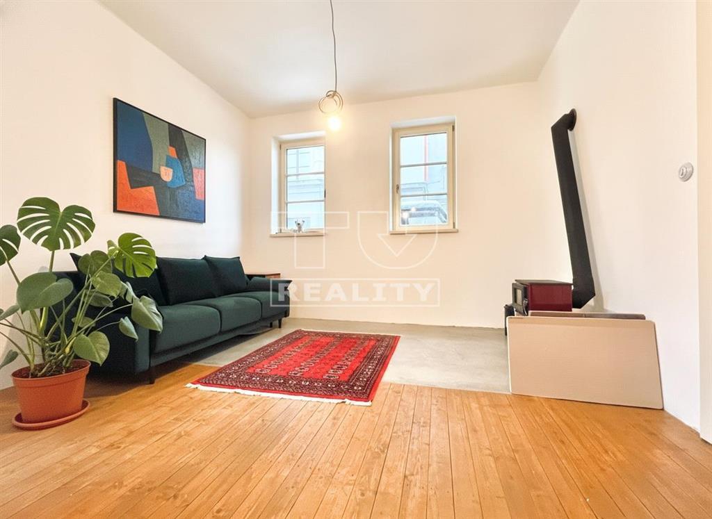 Na predaj 2-izbový apartmán v centre Banskej Štiavnice