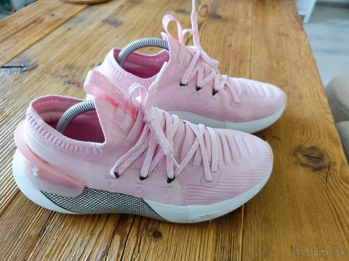 Bežecké topánky Under Armour veľkosť EUR 40, 25,5cm