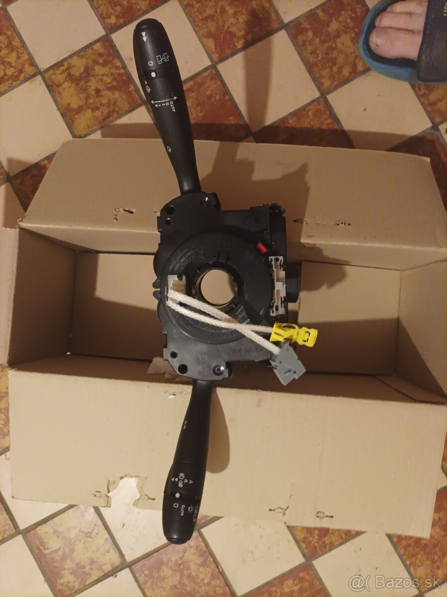 Predám prepínač svetiel a smeroviek