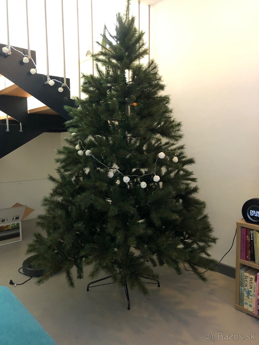 Predám umelý vianočný stromček