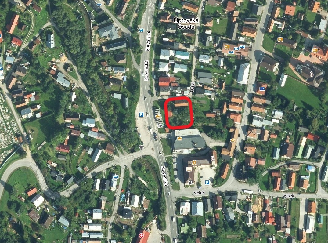Slnečný pozemok v centre obce 946 m2