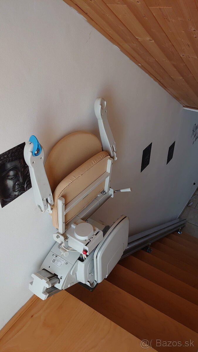 Stoličkový výťah schodolez