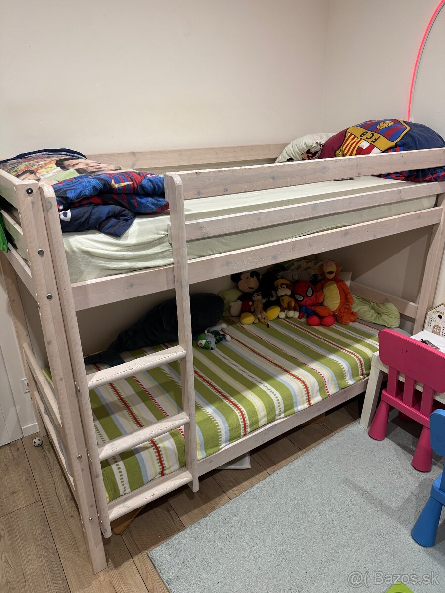 Poschodová posteľ
