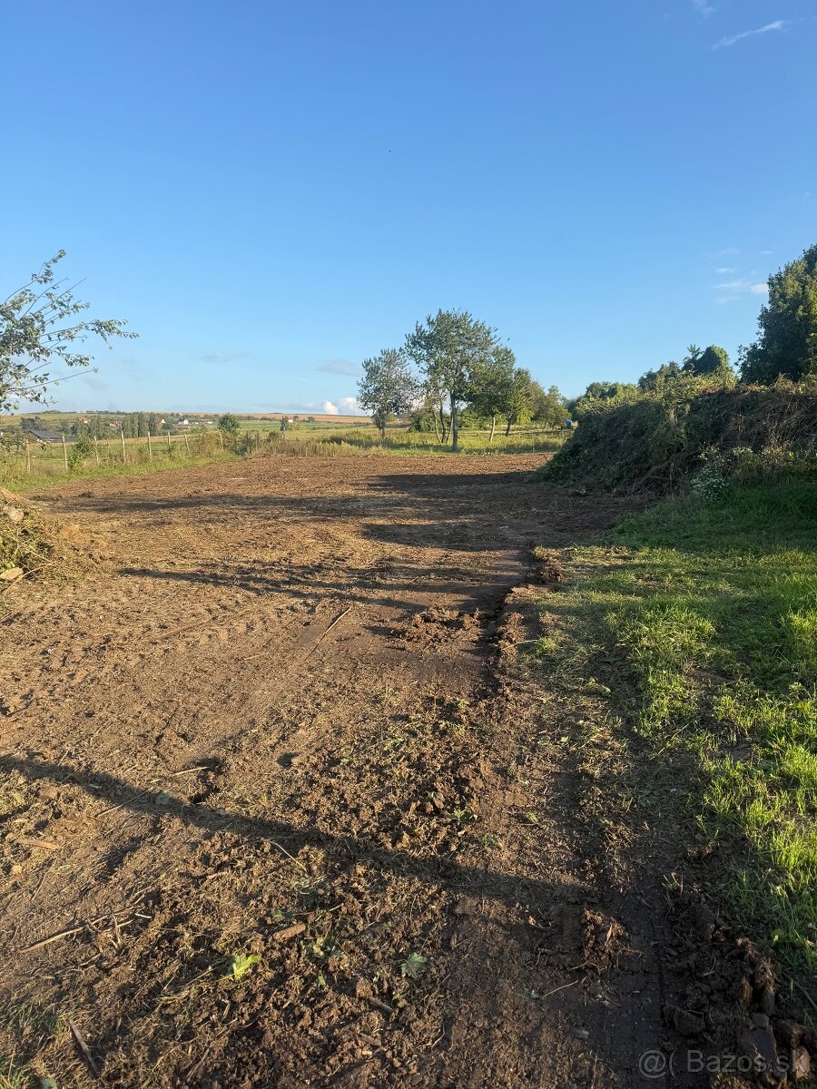 Predám veľký pozemok v Skalici 2000m2