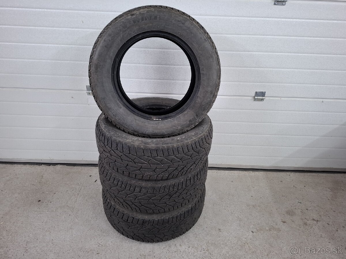 Zimné pneumatiky 215/65 R16